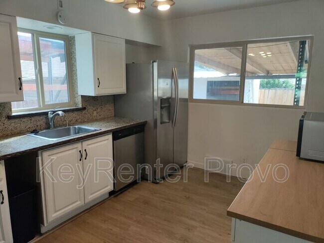 Foto del edificio - 825 W 200 S