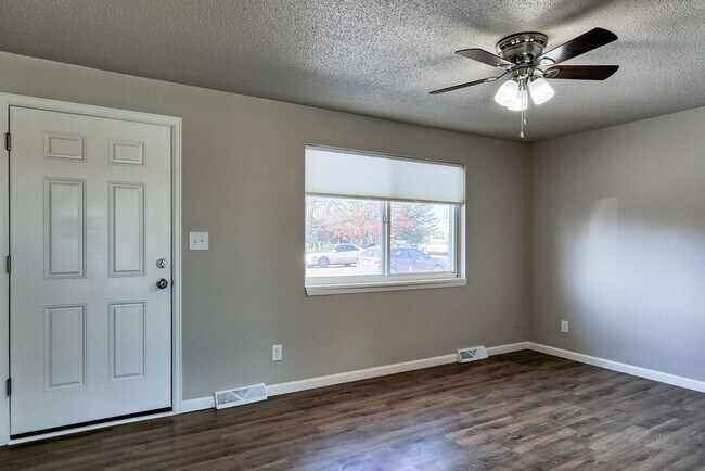 Foto del edificio - 2 Bedroom 1 Bath Duplex in the heart of Lo...