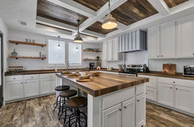 Building Photo - 22 Santana Dr