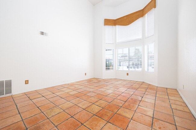 Building Photo - Beautiful 4 Bedroom home in the Heart of C...