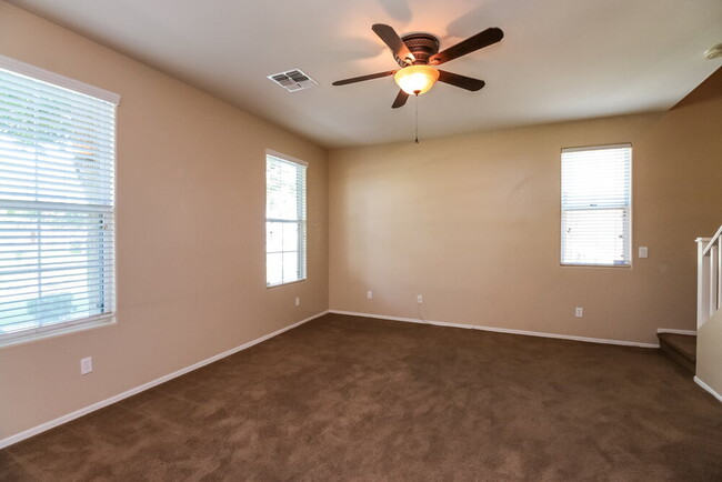 Foto del edificio - 4107 E Oakland St