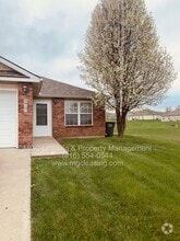 Building Photo - 105-107 Golfview Dr