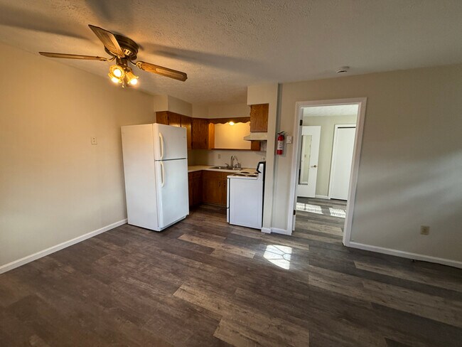 Foto del edificio - 4230 Harmont Ave NE