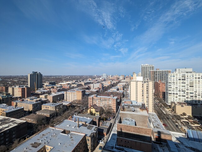 Building Photo - 5640 N Sheridan Rd