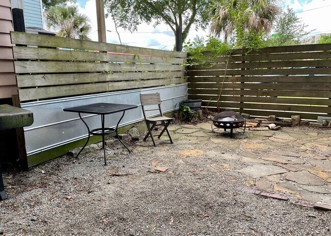 Foto del edificio - Available 8/1. Gorgeous 2 BR/1 BA Unit in the Historic East Side!