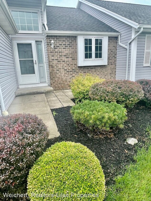 Primary Photo - 2 br, 2 bath House - 2 Daisy Lane