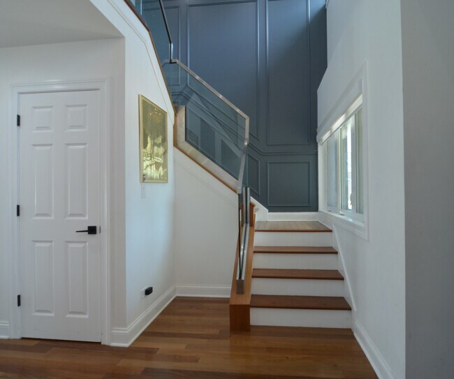 Building Photo - 5800 N Overhill Ave