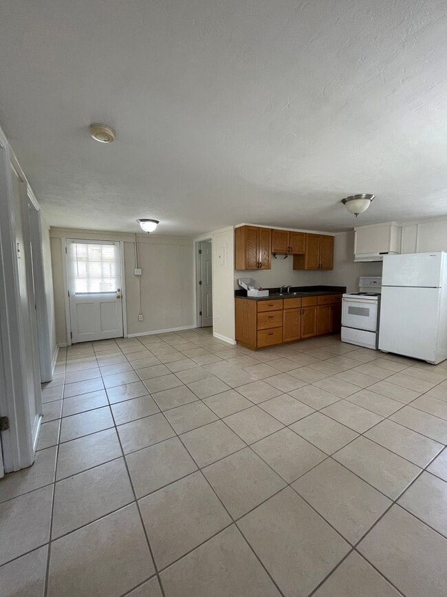 Photo - Fall 2026 2/1 Near Norman Hall & Sorority Row Grad Special House