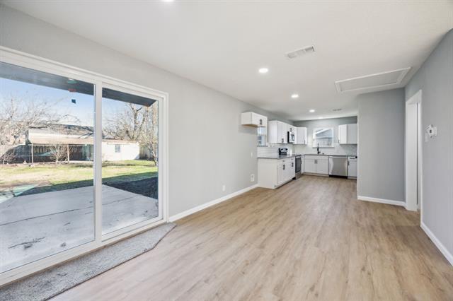 Foto del edificio - 5124 Laurel Ln
