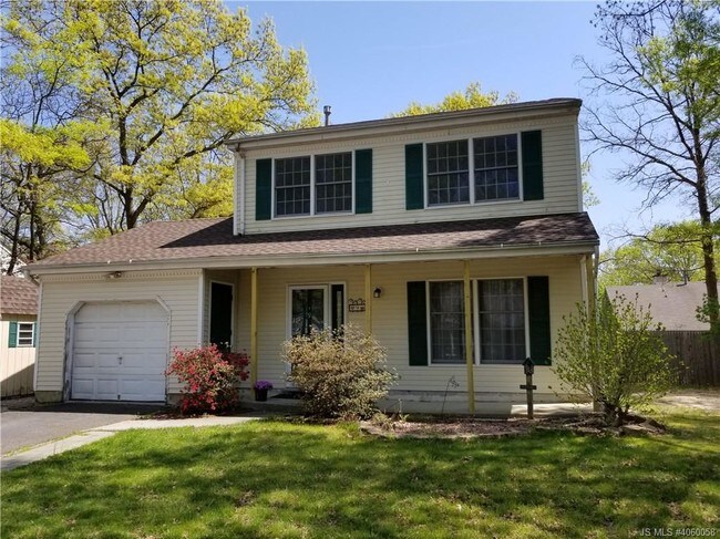 Building Photo - 9 Tanglewood Dr