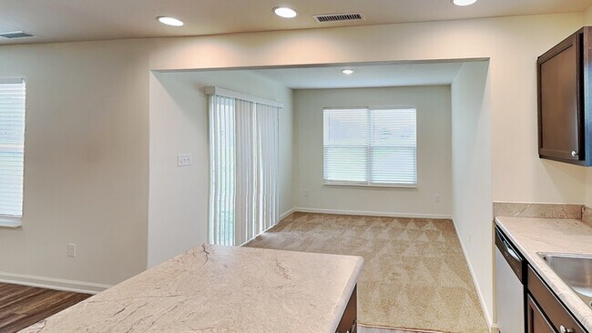 Foto del edificio - 2835 Strauss Ln