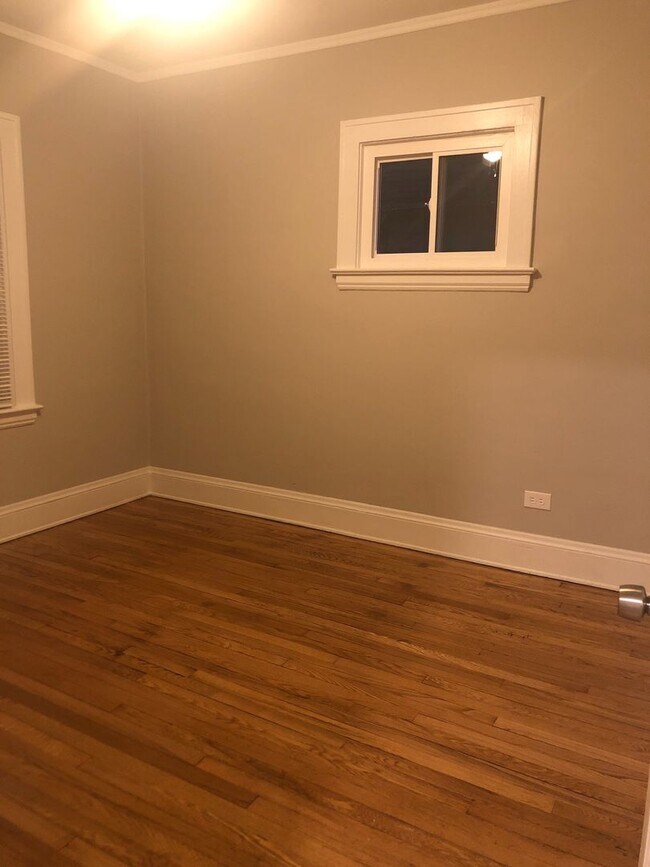 Foto del edificio - Single Family Home 4 beds 2 bath FOR RENT!