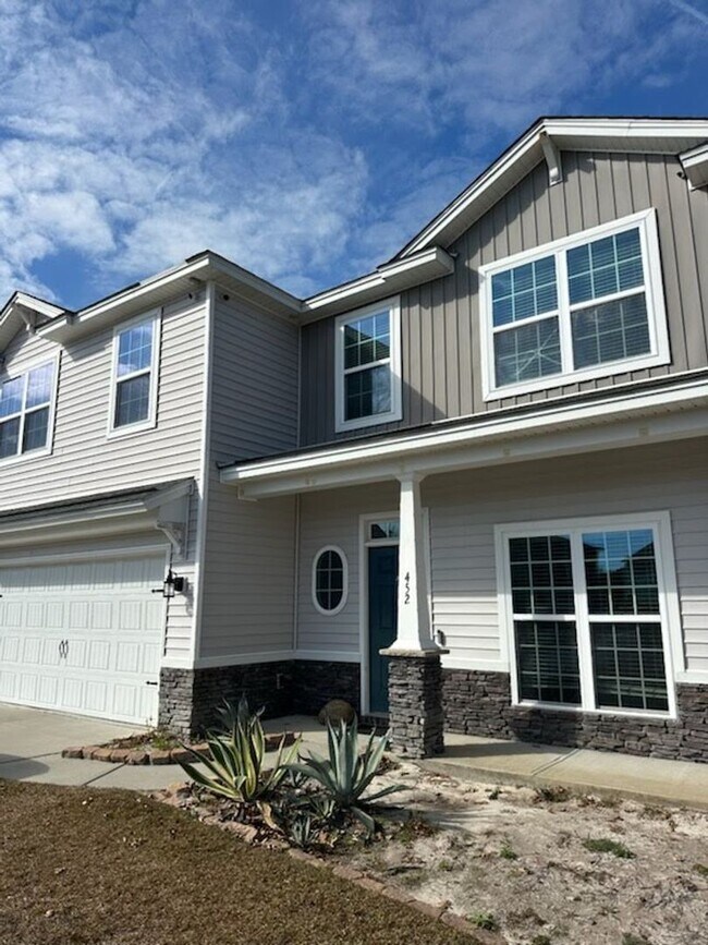 Foto del edificio - Coming Available!