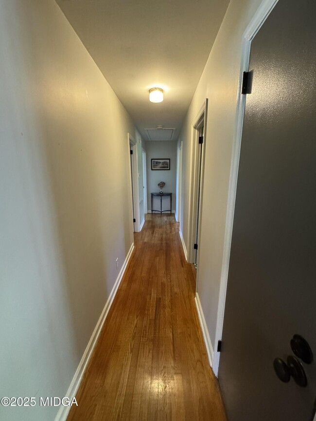 Building Photo - 3053 Stuart Dr