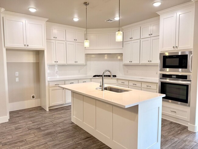 Building Photo - Gorgeous 4 bed, 2.5 Bath in Piedmont Schools