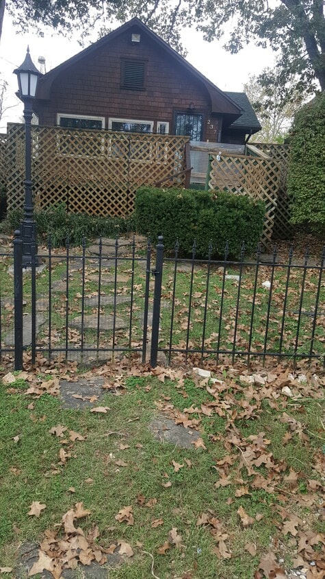 Foto principal - 237 Benton Ave