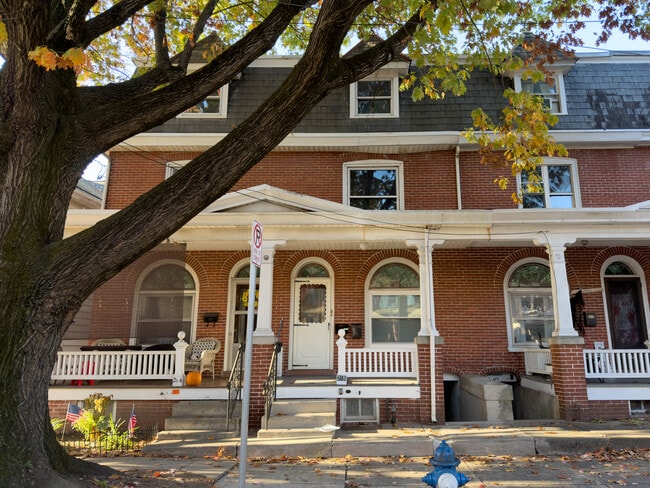 Building Photo - 216 W Main St Building Photo - 216 W Main St