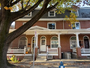 Building Photo - 216 W Main St