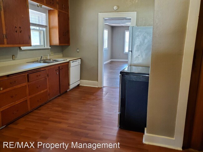 Building Photo - 2 br, 1 bath House - 1802 W. Broadway