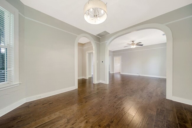 Building Photo - 734 Cassia St