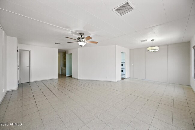 Building Photo - 156 N Hawes Rd