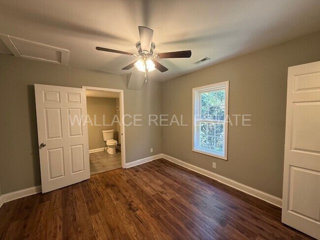 Foto del edificio - SUPER CUTE CRAFTSMAN HOME...2 BEDROOM/2 BA...