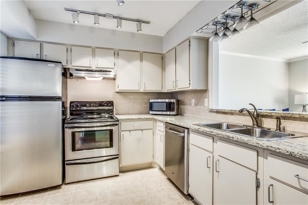 5300 Keller Springs Rd Unit 1040, Dallas, TX 75248 Condo for Rent in