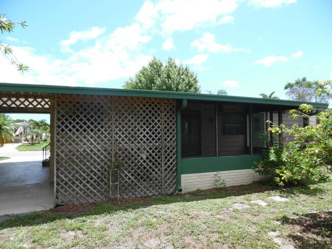 Building Photo - 327 Macadamia Dr