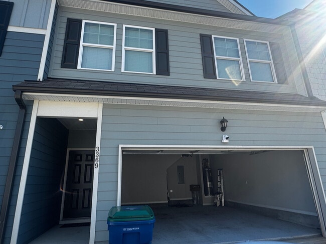 Building Photo - Room in Townhome on The Way Pl