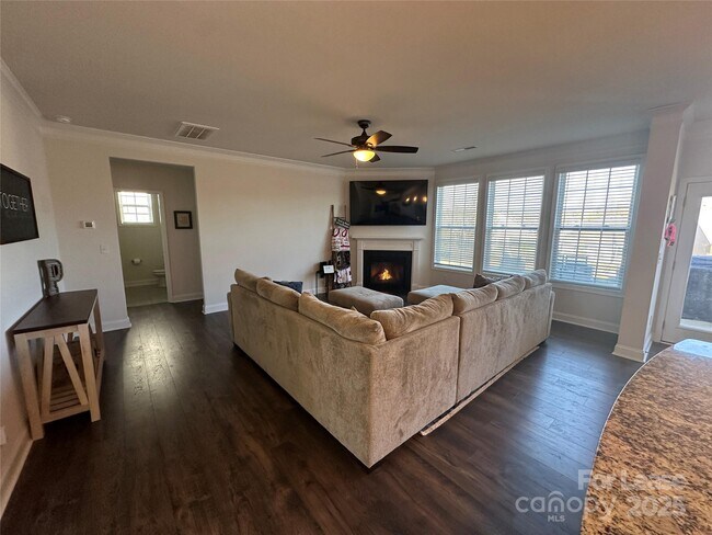 Foto del edificio - 3025 Burnello Ct