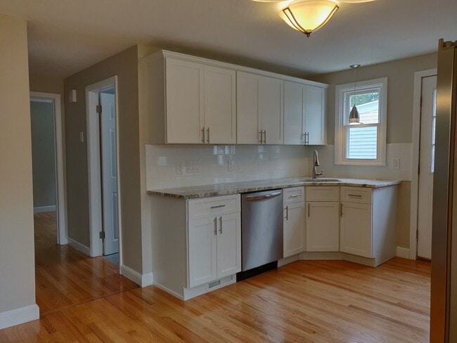 Foto del edificio - 5 Bedroom Home for Rent in Sixteen Acres