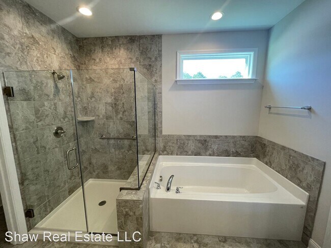 Foto del edificio - 3 br, 3 bath House - 368 Benton Road