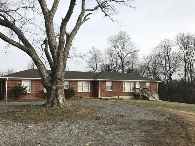 Foto del edificio - Secluded Madison 3/1.5 House for Rent - Ga...