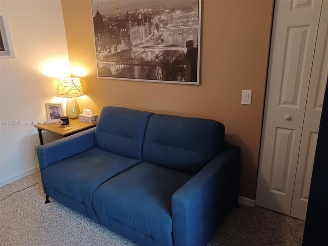 Foto del edificio - 4000 Pine Ridge Ln