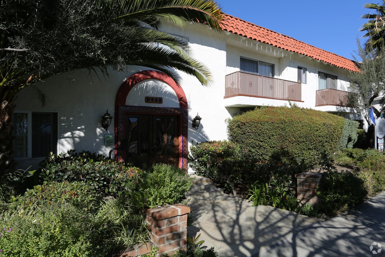 Building Photo - Charnock Apartments