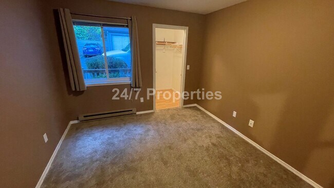 Foto del edificio - Lovely 2 BD | 2 BA Condo with Balcony - West Linn *Pet Friendly*