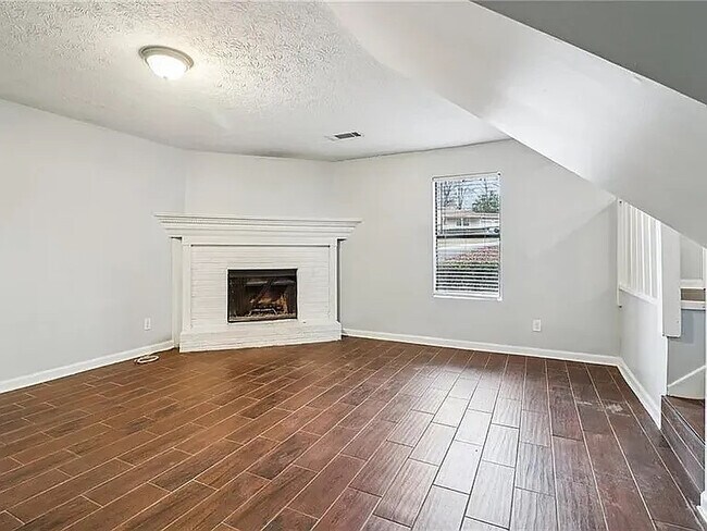 Foto del edificio - Room in House on Alicia Ct
