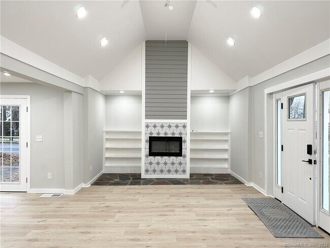 Building Photo - 82 Annawon Ave
