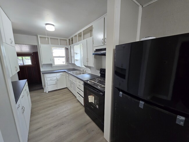 Building Photo - 518 Kern St