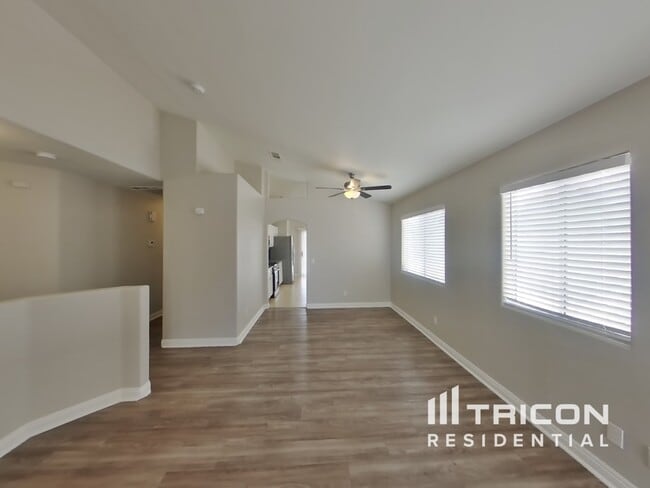 Foto del edificio - 2704 Purple Root Dr