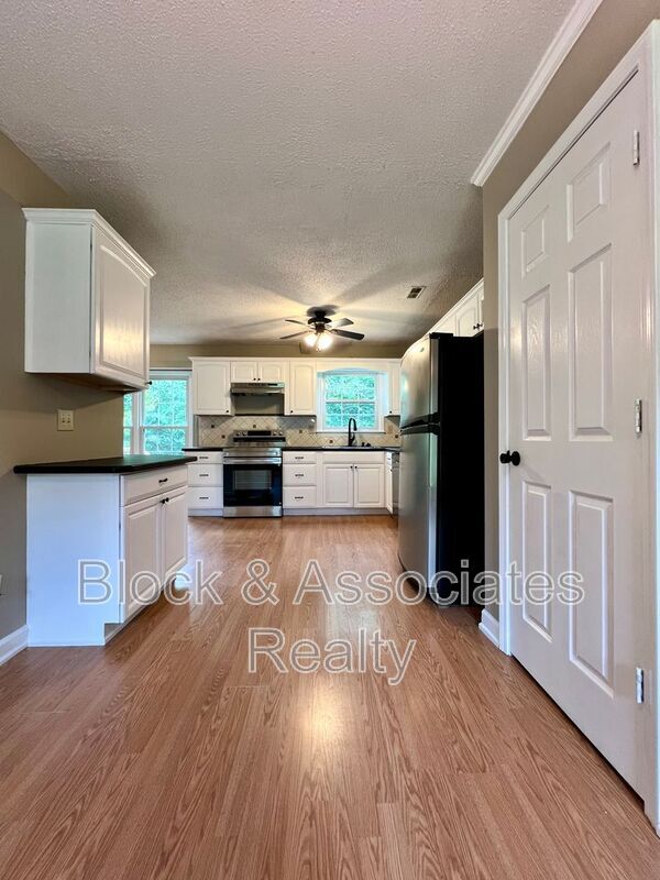 Foto del edificio - 1613 Round Hill Cir