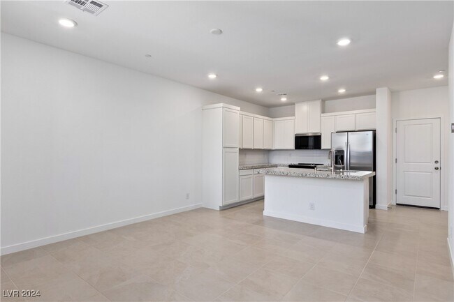 Building Photo - 225 Krameria Ave