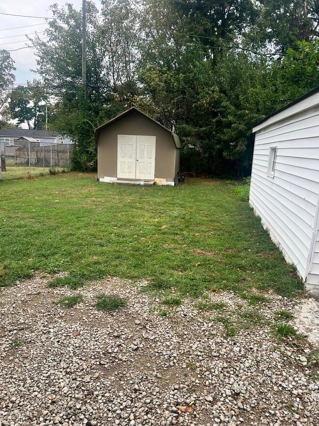 Building Photo - 1015 W Indian Trail
