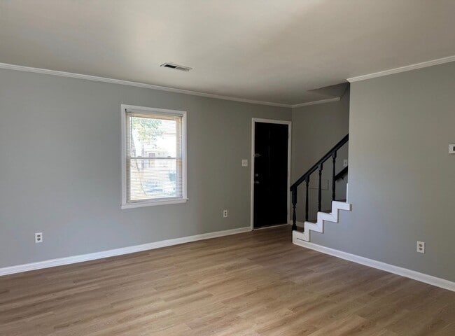 Building Photo - 900 Stevens Ct NE