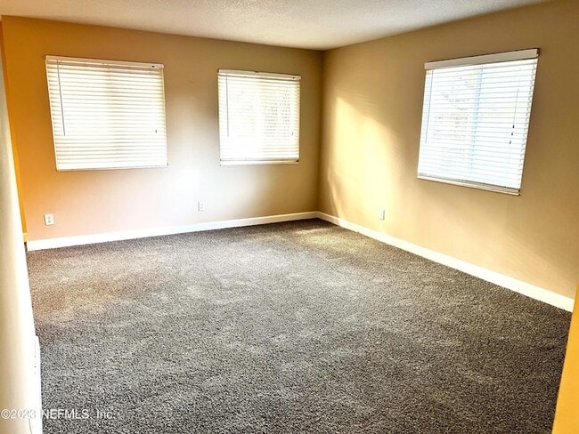 Building Photo - 1800 Park Ave