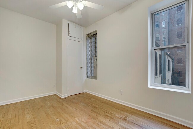 Foto del edificio - 215 W 116th St