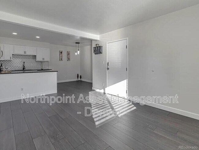 Foto del edificio - 3613 S Sheridan Blvd