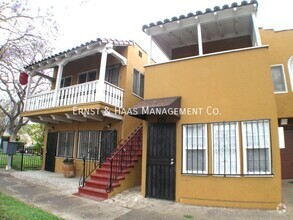 Building Photo - 229 W 20th St