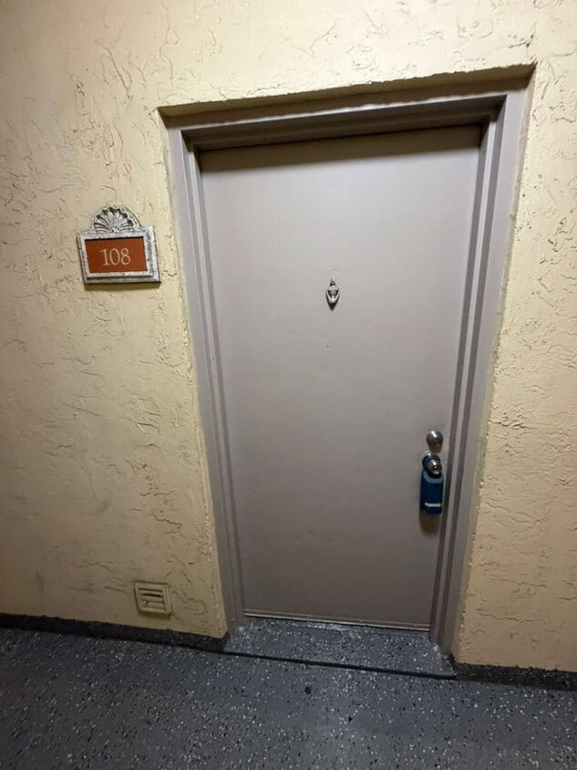 Photo - 8160 Geneva Ct (Doral, FL)