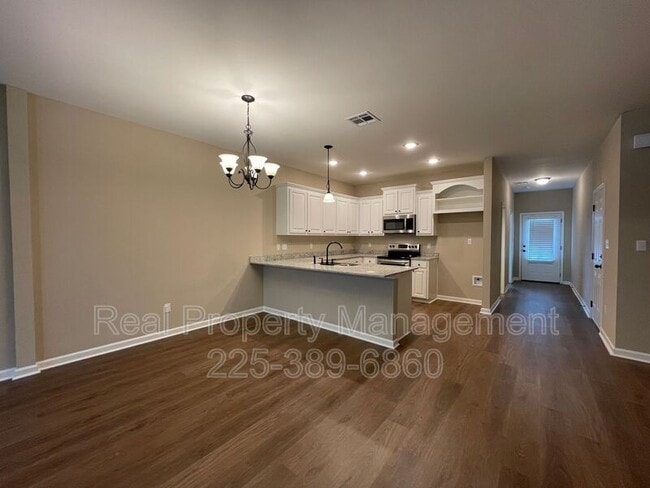 Building Photo - 17414 Berkshire Dr